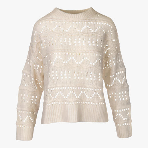 Gestrickter Ajour-Pullover in Creme, mit Lochmuster und lockerer Passform.