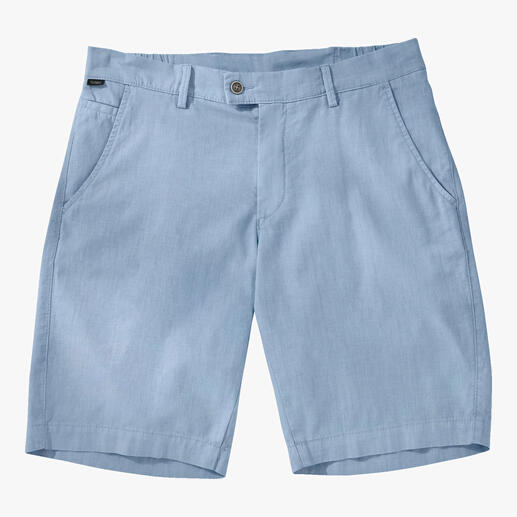 Hellblaue Business-Leinen-Bermuda, mit Taschen und Knopfverschluss.