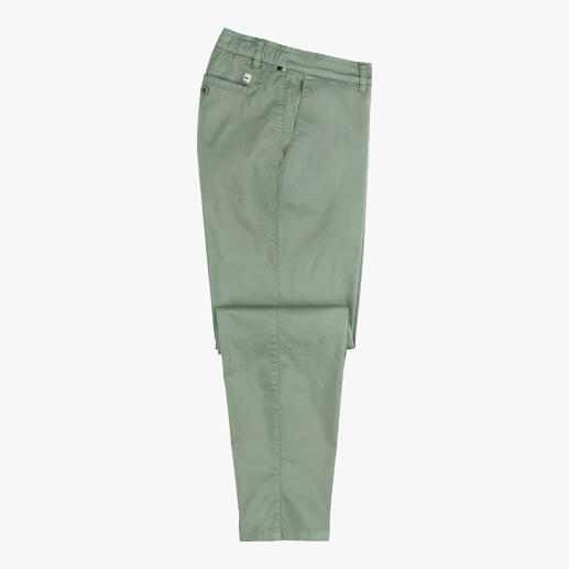 Pantalon chino 24h Brax Un chino soigné, aussi confortable qu’un pantalon de jogging.