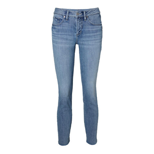 Vorderansicht von Silver Suki Straight-Jeans in blauer Farbe.