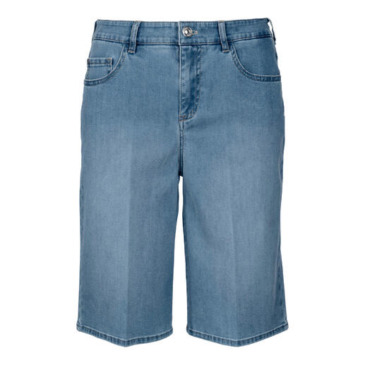 Helle Jeans-Bermudas, Vorderansicht