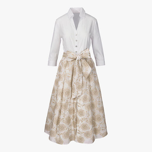 Blusenkleid mit Lochstickerei, Gürtel und Knopfleiste.