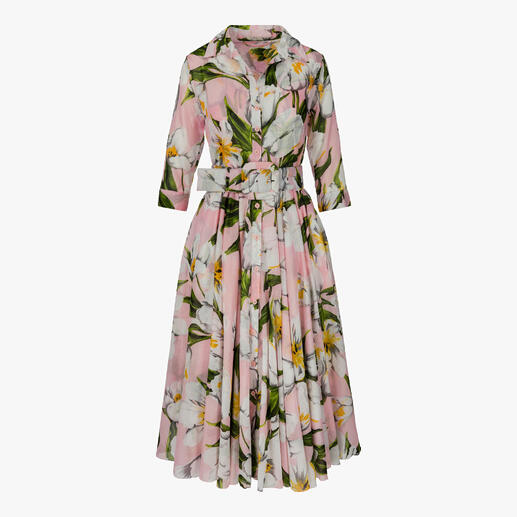 Samantha Sung Kleid mit Blumenmuster auf einem weißen Hintergrund
