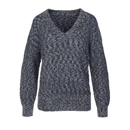 Grauer Flamé-Ganzjahres-Pullover mit V-Ausschnitt auf weißem Hintergrund.