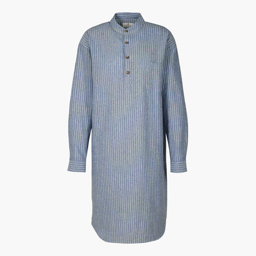 Das Grandfather-Flanell-Nightshirt: so weich, wärmend und robust wie anno dazumal. Made in Ireland. Das seltene Original von Lee Valley Ireland/Cork. Blaues Ecru-Nachtshirt mit gestreiftem Muster und Knopfleiste.