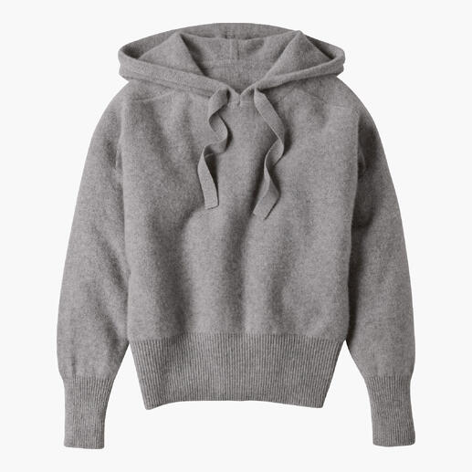 Der luxuriöse Boiled-Cashmere-Hoodie im aktuellen Oversized-Stil. Wie wird erlesenes Kaschmir noch weicher, noch wärmer? Einfach heisses Wasser zufügen. Graue Boiled Cashmere D-Hoodie auf hellem Hintergrund