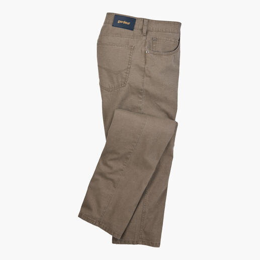 Camel-farbene Five-Pocket-Jogginghose mit elastischem Bund.