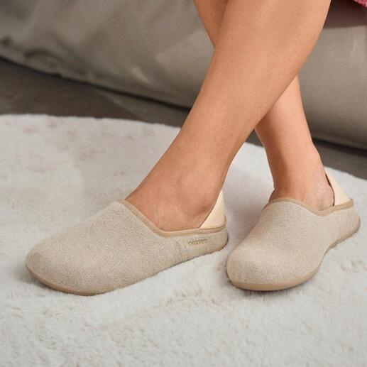 Beige Leinen-Slip-On Schuhe, bequem und stylisch.