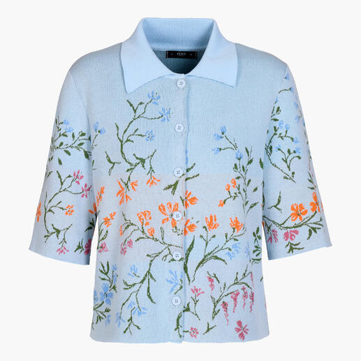 IVKO Jacquard-Strickpolo in Hellblau, frontal mit Knopfleiste.