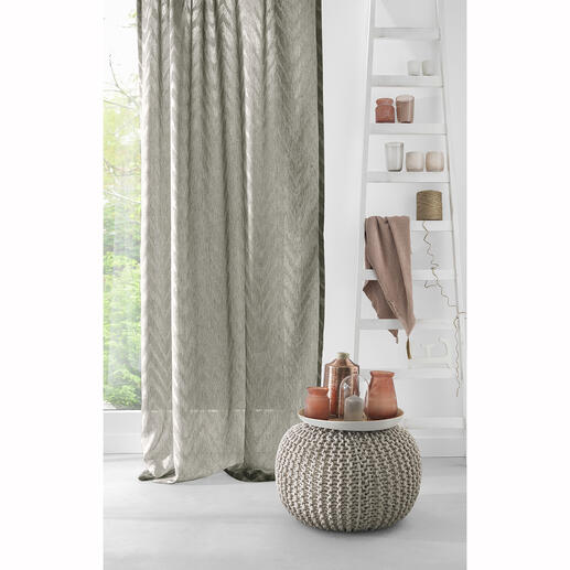 Vorhang Arielle - 1 Stück, Grau So sanft kann ein scharfes Zackenmuster wirken.