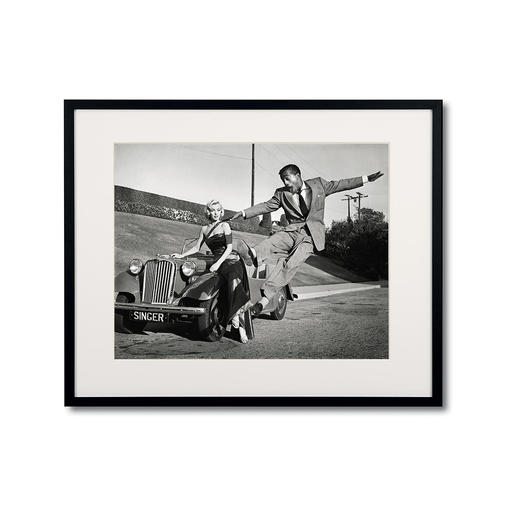 Frank Worth – Marilyn Monroe – Sammy Davis Jr./ Set how to marry a millionaire, 1953 Frank Worth – Freund und Fotograf der grossen Hollywoodstars. Hochwertige Edition auf Barytpapier: In den 50er-Jahren ein Schnappschuss –­­ heute ein begehrtes Sammlerobjekt. Masse: gerahmt 70 x 60 cm