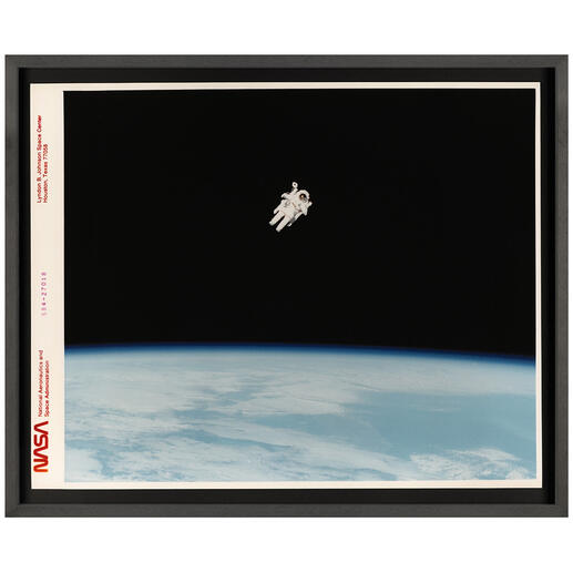 Space Editions – Faraway Eindrucksvolles Zeugnis der Raumfahrtgeschichte. Fotoabzug aus der originalen Fotosammlung der NASA. Erstmals erhältlich als limitierte Edition im Pro-Idee Kunstformat. Masse: 88 x 72 cm.