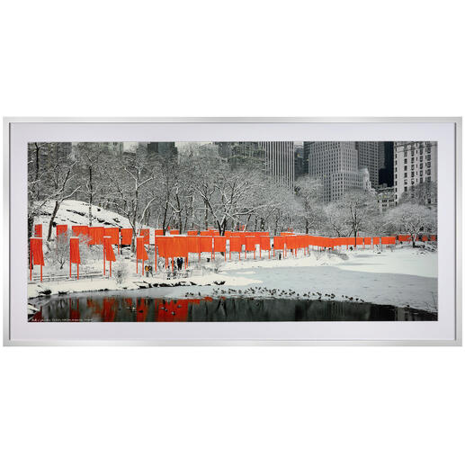 Christo und Jeanne-Claude – The Gates Skyline im Schnee Letzte Exemplare der Edition „The Gates Skyline im Schnee“. Eines der Lieblingsbilder von Christo und Jeanne-Claude. Masse: 111 x 55 cm.