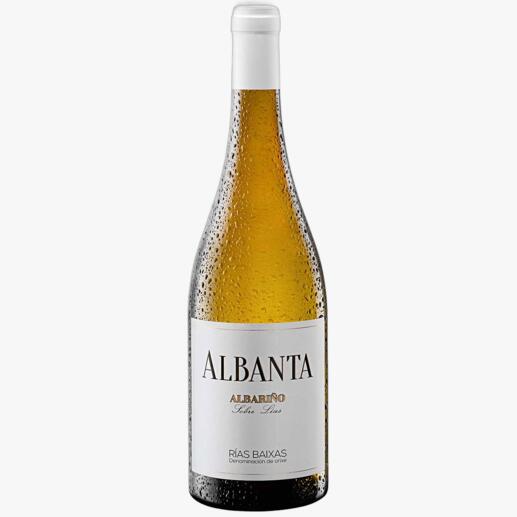 Albanta Albariño Sobre Lias 2022, Altos de Torona, Rías Baixas D.O., Spanien 
            Verkostungssieger: der „beste spanische Weisswein“. Unter 154 Konkurrenten.*
            *internationalwinechallenge.com
        