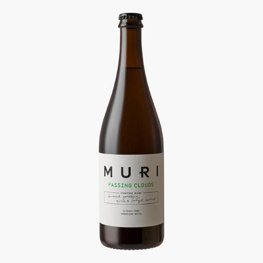 Flasche Muri Passing Clouds, elegantes Etikett.