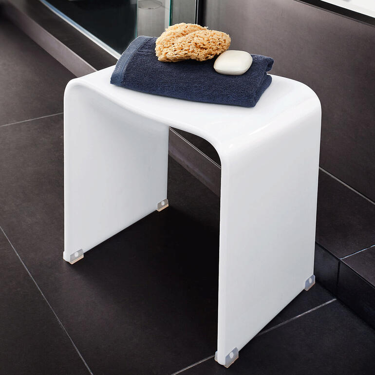 Acryl-Duschhocker, stilvoll und modern, ideal für das Badezimmer.