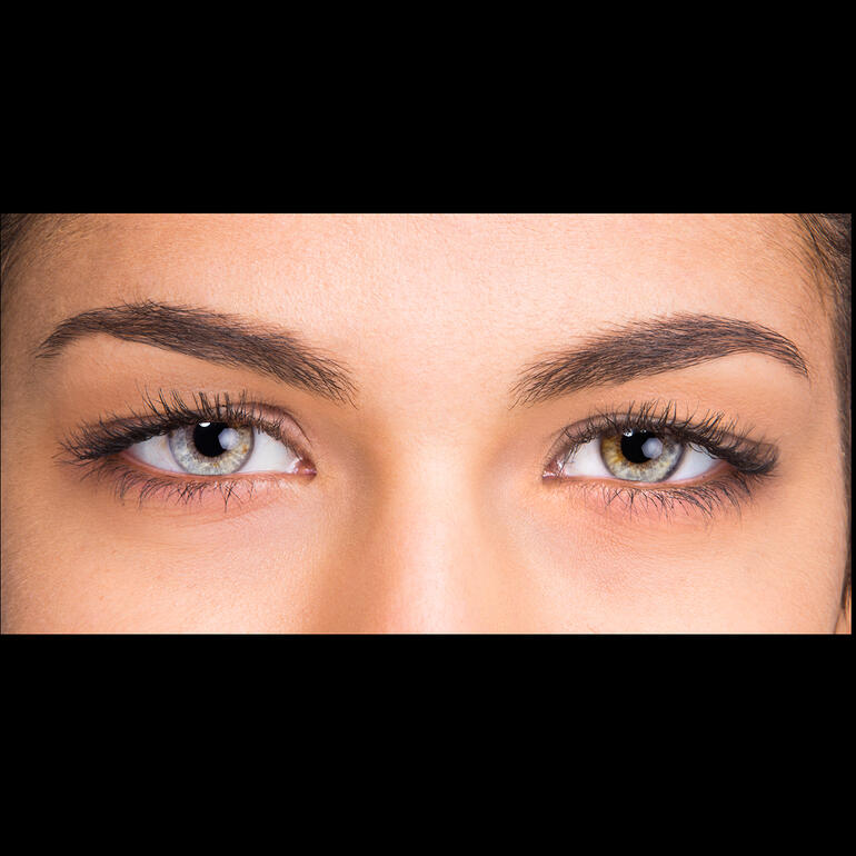Nahaufnahme von Augen mit Lifting-Effekt nach Anwendung