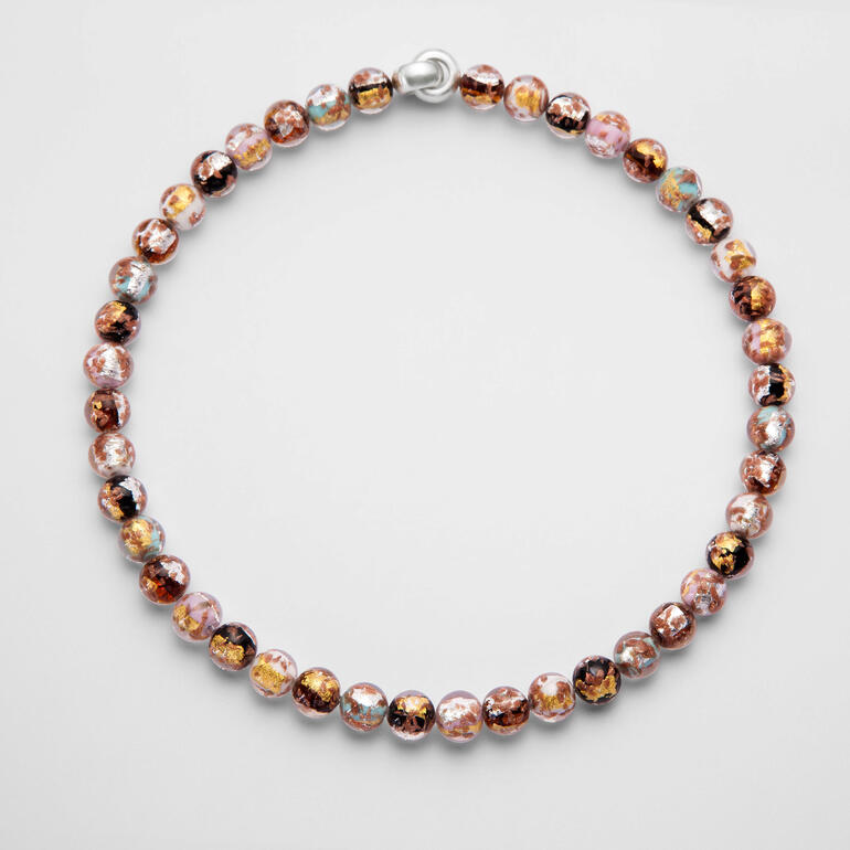 Murano-Perlencollier in aufeinander abgestimmten Farben.
