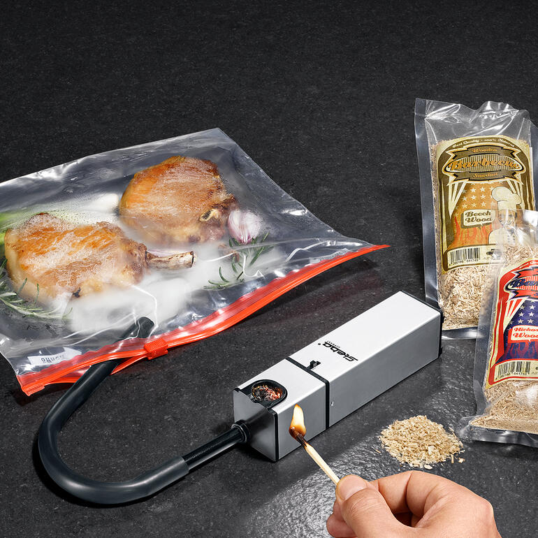 Smoke-Box zum Aromatisieren von Fleisch mit Zubehör.