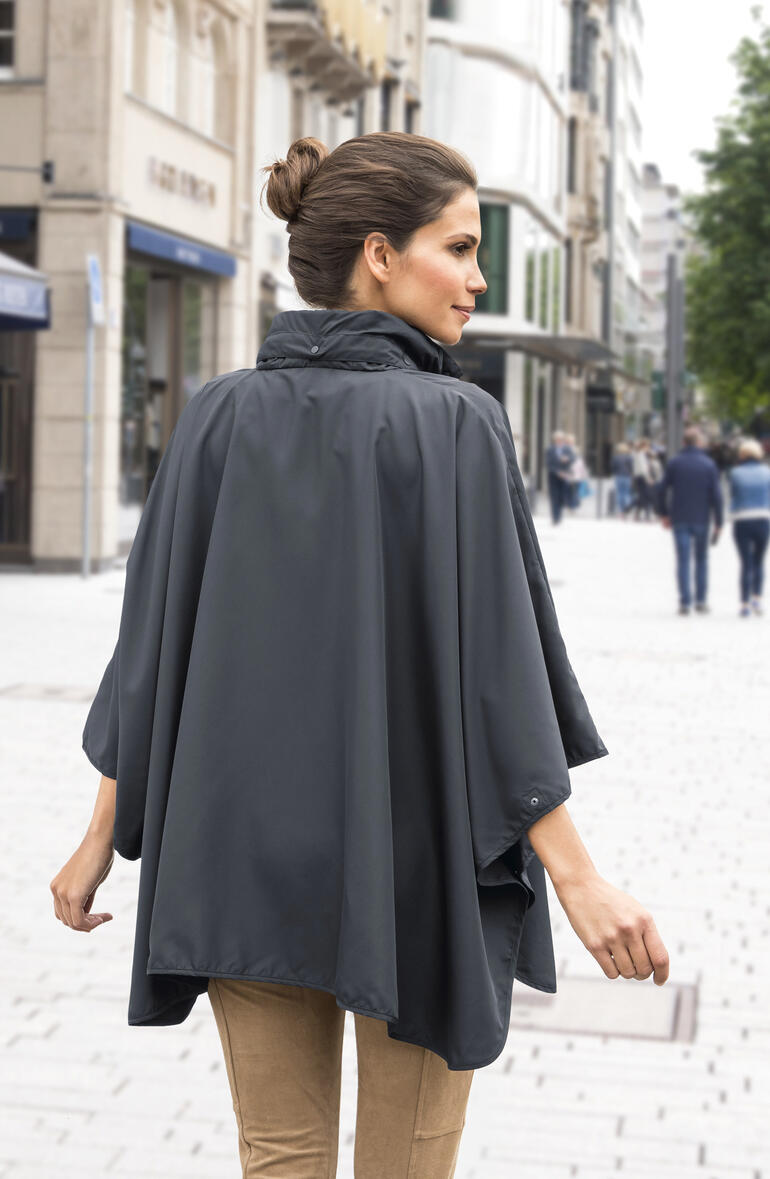 Dunkelgrauer Pocket-Regenponcho mit Kapuze