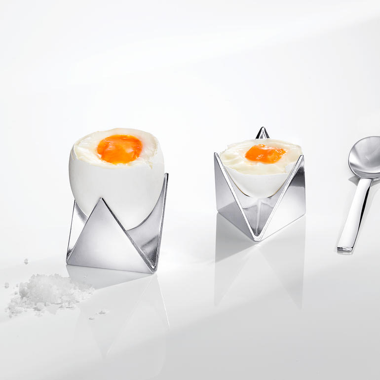 Alessi Eierbecher in Form von zwei zusammengelegten Schalen.