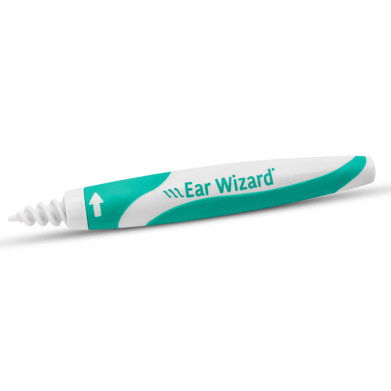 Ear Wizard Ohrenreiniger auf weißem Hintergrund.