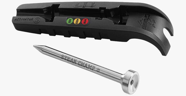 SteakChamp® 3c-black, Thermometer und Edelstahl-Nadel für Fleisch.