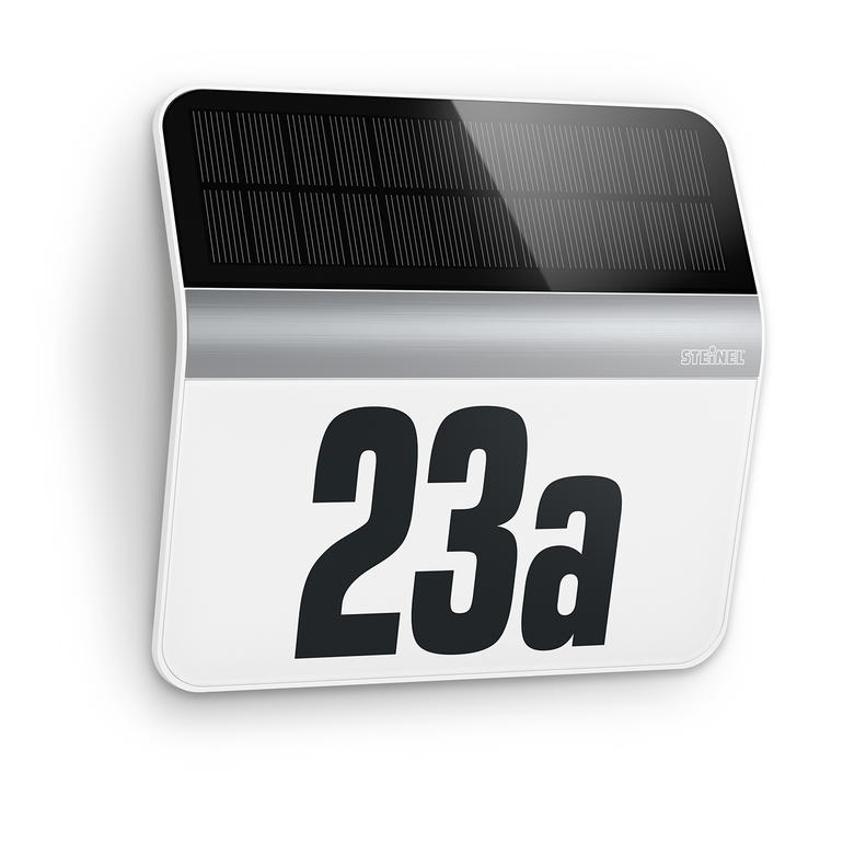 Solarbetriebene Hausnummernleuchte mit der Nummer 23a.