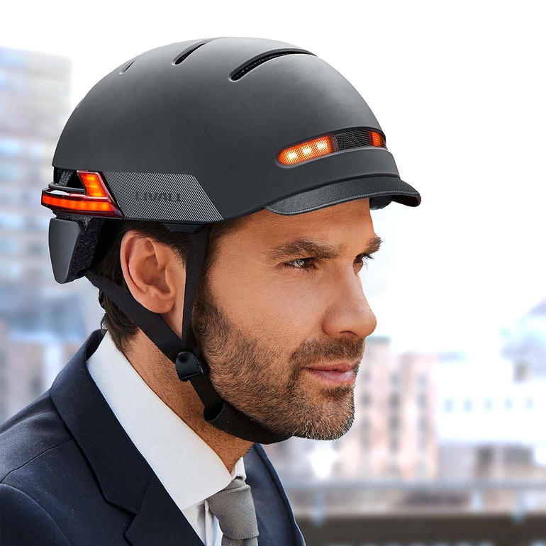Seitenansicht eines Smart Helms BH51M von Livall mit LED-Leuchten.
