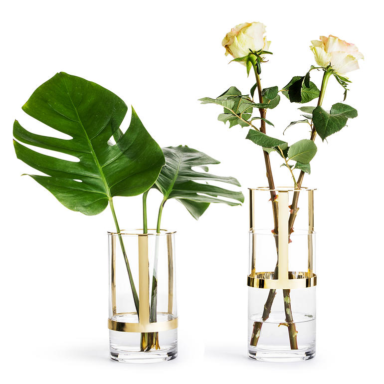 Goldfarben Höhenverstellbare Glaskübel mit goldfarbenem Rand und Blumen.