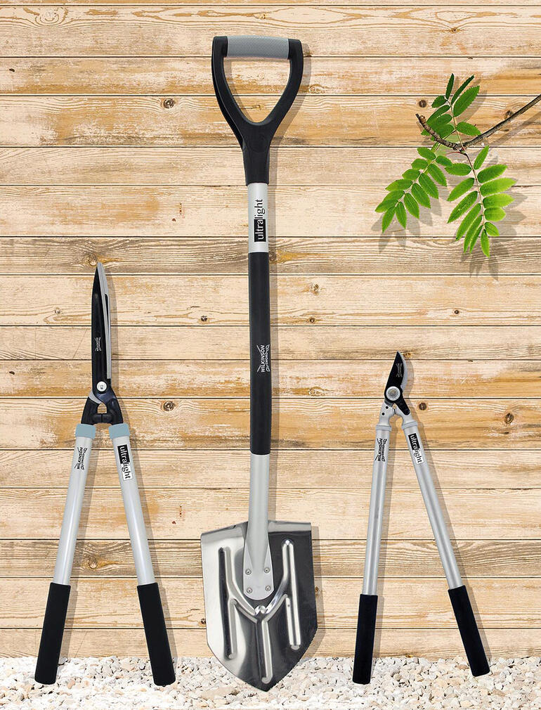 Wilkinson Ultraleicht-Gartenwerkzeuge auf Holzuntergrund