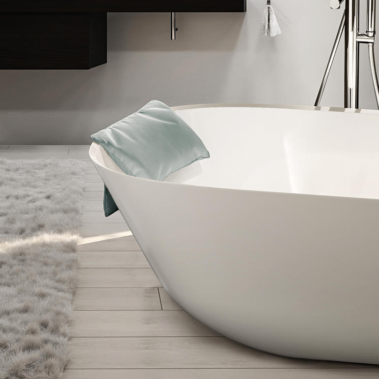 Badewannen-Kissen LOFT auf einer modernen Badewanne