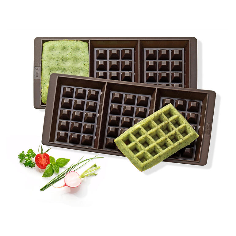 Silikon Waffel-Backformen, 2er-Set, gefüllt mit grüner Masse.