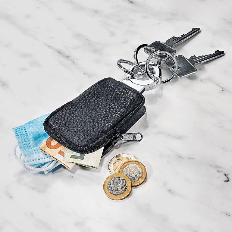 Pocket-Schlüsselanhänger mit Geld, Schlüssel und Maske