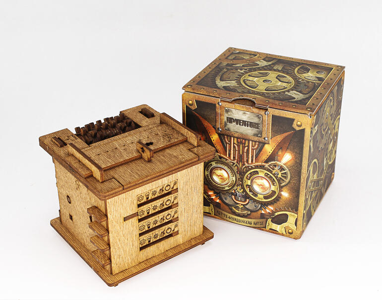 Cluebox Schrödinger’s Katze im Steampunk-Design, detailreiche Holzbox.