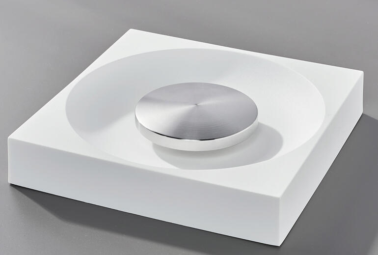 Geruchskiller XL in einer minimalistisch gestalteten Umgebung.