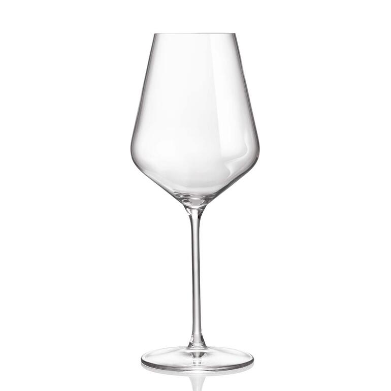 Das Geheimnis des genialen „One for all“-Glases ist seine ausgefeilte Form mit präzisen Proportionen. Ein einzelnes Weinglas auf einem weißen Hintergrund.