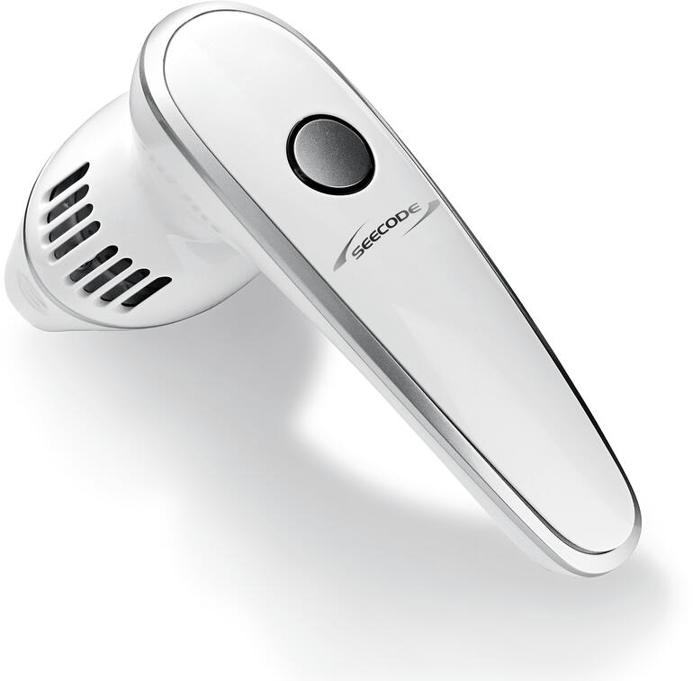 Handgerät CalluVac Power-Pediküre ist aus verschiedenen Blickwinkeln gezeigt.