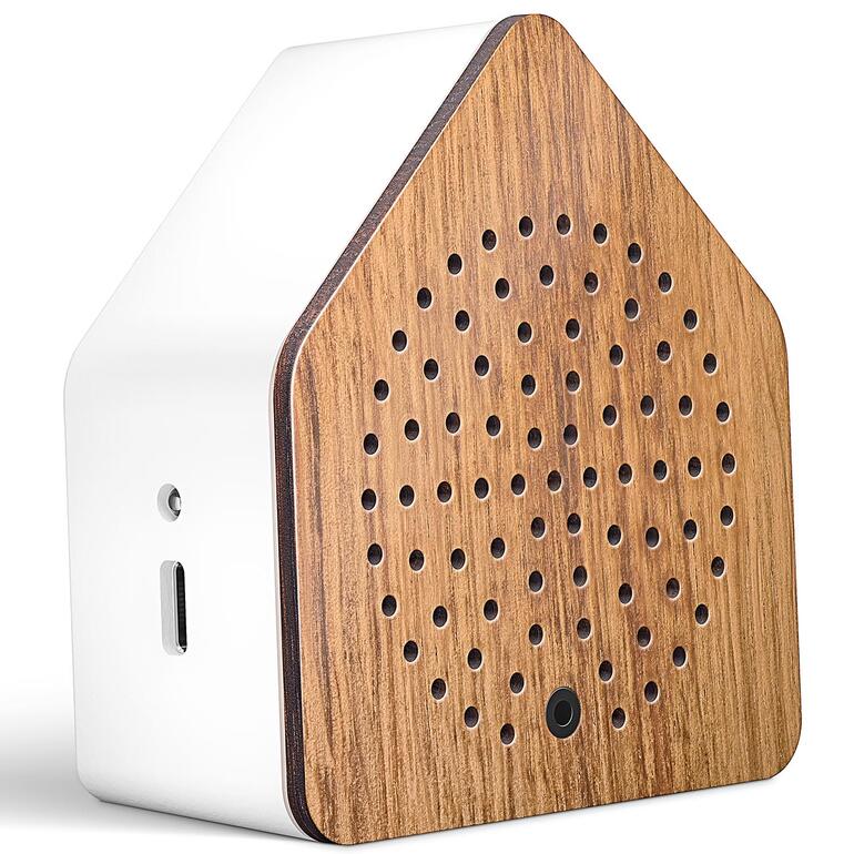 Nutzen Sie das 2er-Set Zirpyboxen wahlweise mit Mono oder Stereo Raumklang. Einzelne Zirpybox mit Holzfront und Lochmuster auf weißem Hintergrund.