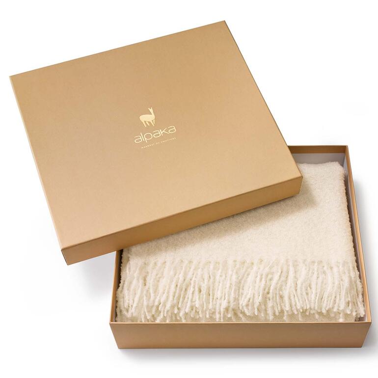 Alpaka-Bouclédecke in einer Geschenkbox.