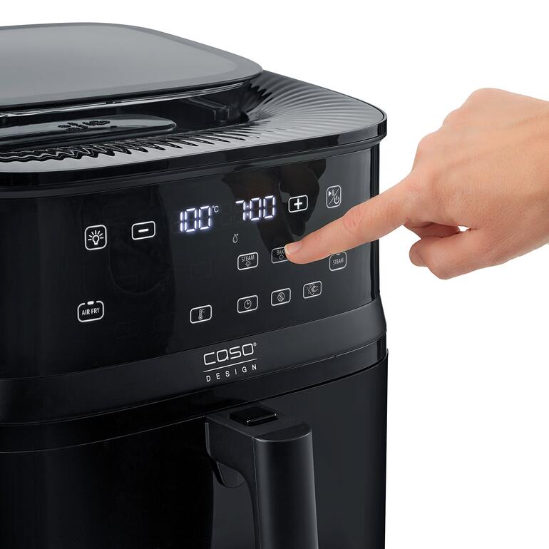 Einfach per Sensortastentipp wählen Sie das benötigte Programm - oder Sie stellen Garzeit und Temperatur individuell ein. Nahaufnahme der Bedienelemente des CASO AirFry & Steam 700.