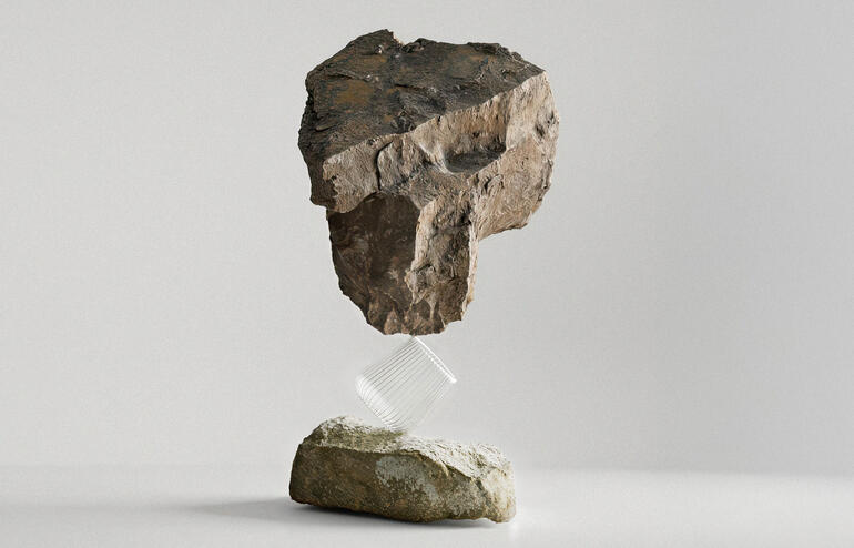 Bruchsicheres Design-Glas in elegantem Design auf beleuchtetem Hintergrund