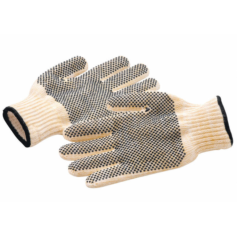 Hitzebeständige Silikonnoppen sorgen für rutschfesten Griff. Zwei hitzeschützende Handschuhe, beige mit schwarzen Punkten.