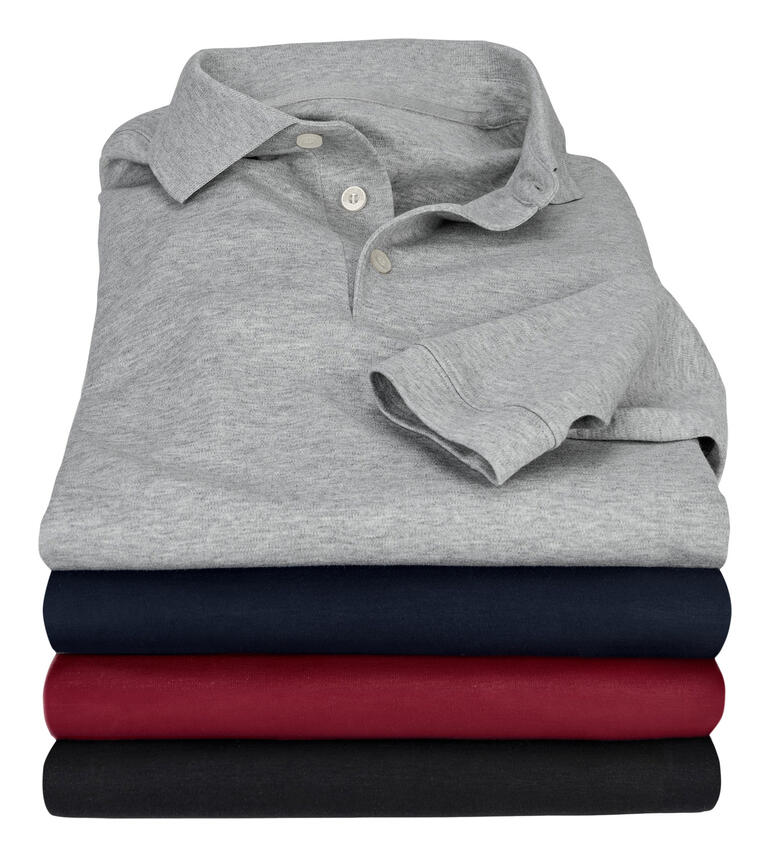 Polo en interlock de coton Pima - Un luxe à petit prix. Le polo à manches longues en coton Pima péruvien récolté à la main (!). Gestapelte Pima-Interlock-Polos in verschiedenen Farben: grau und navy.