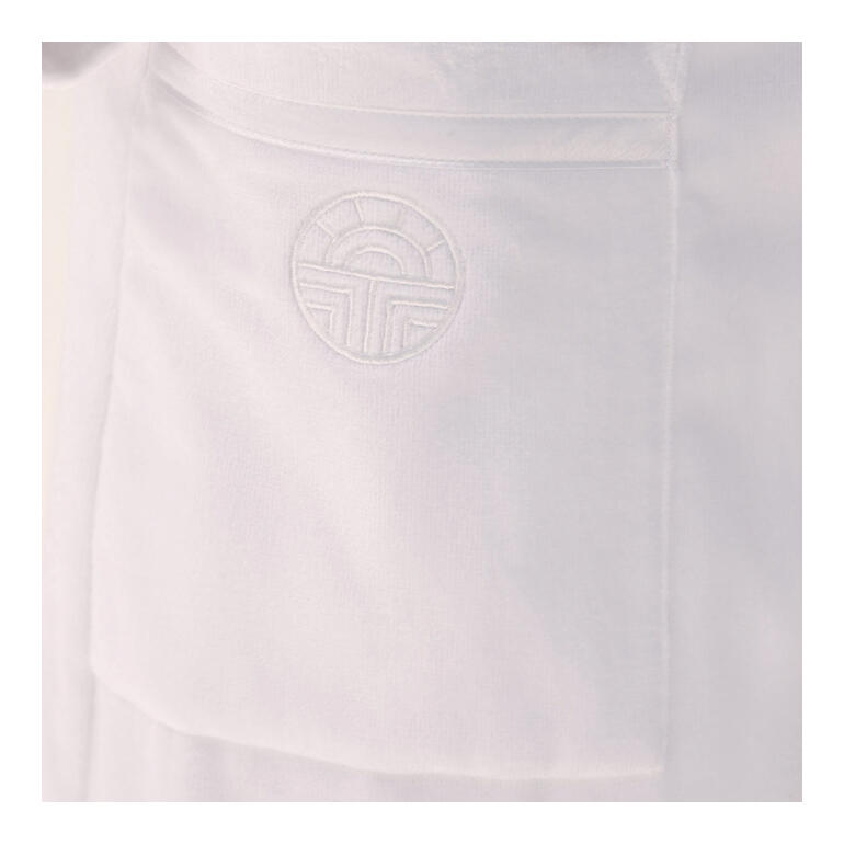 Details einer weißen Féraud Couture Bademantel-Tasche mit Logo