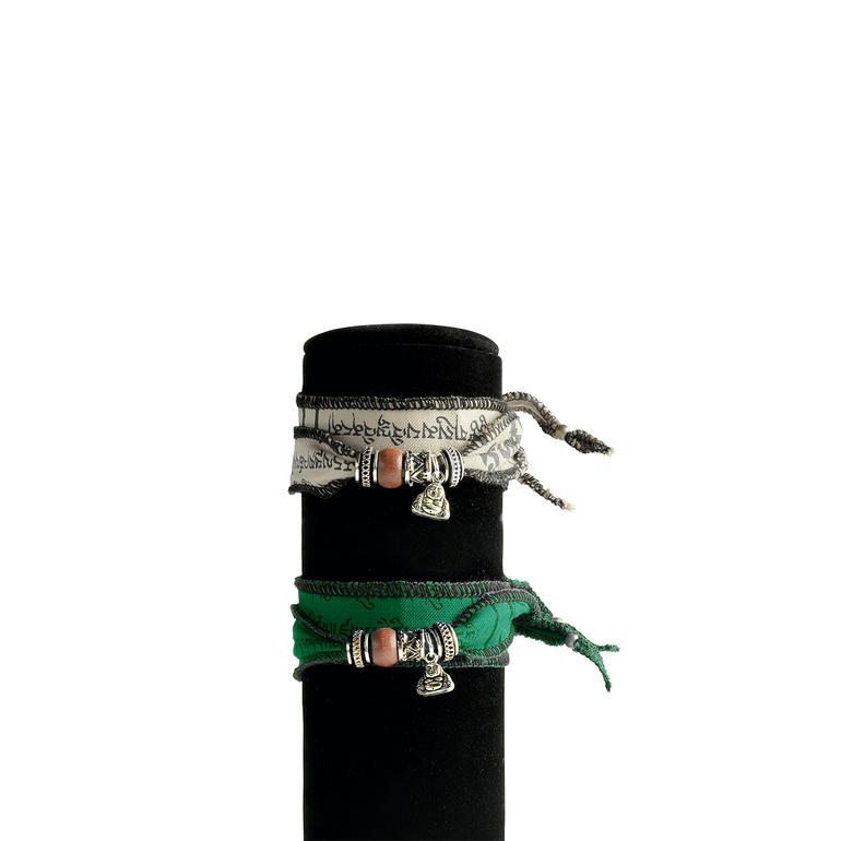 Blanc cassé et Vert Zwei tibetische Wunsch-Armbänder in Offwhite und Grün