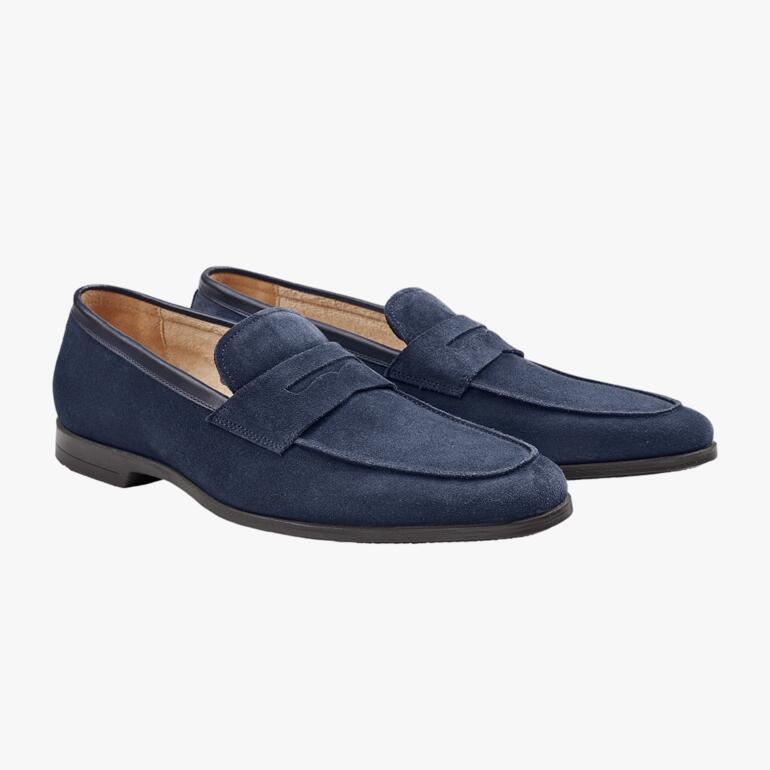 Eleganter blauer Mokassin für formelle Anlässe.