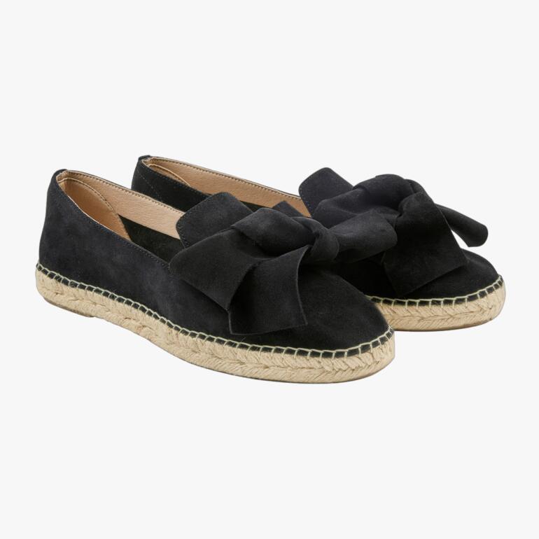 Schwarze Espadrilles mit Schleife, Größe 36, auf einem weißen Hintergrund.