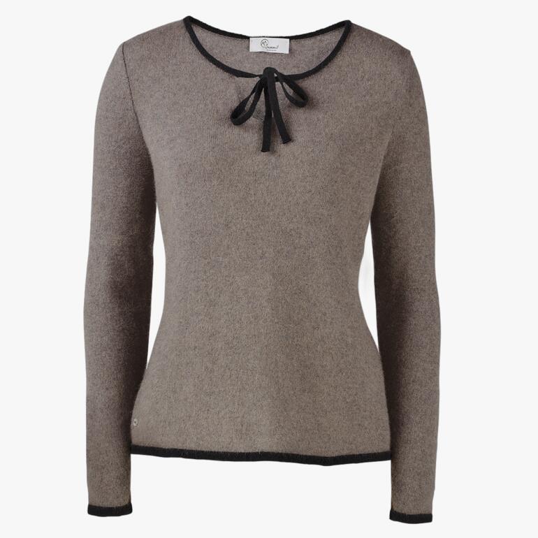 Beige Schleifen-Pullover mit rundem Ausschnitt und Schleife.