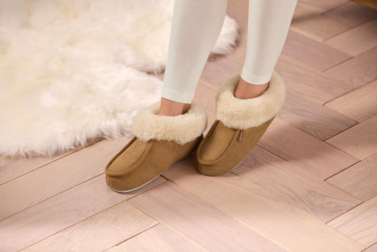Damen-Lammfell-Stiefel in Chestnut-Farbe, Größe 37.